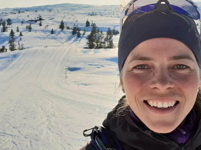 Marit Vidnes på snødekket skiløype