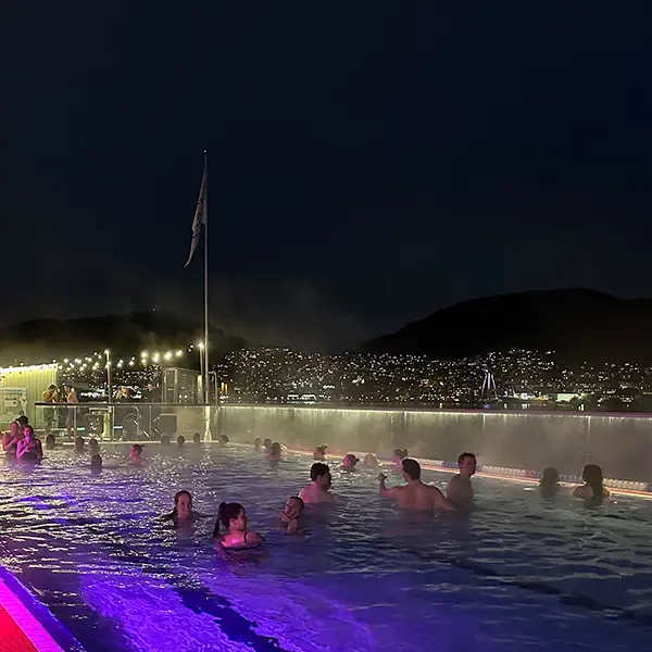 Fotografi av personer som bader på Nordnes