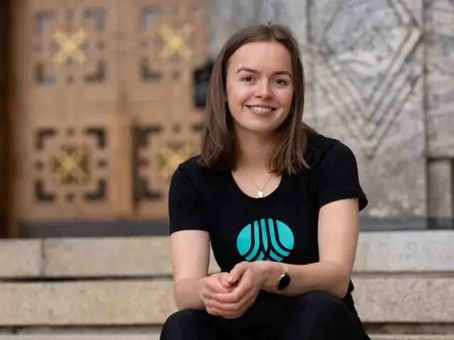 Portrett av Rebekka Lie i Tekna T-skjorte