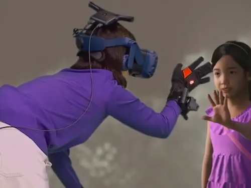 Illustrasjonsbilde av en kvinne med VR-headset på og en ung jente som står foran henne de prøver å ta på hverandre.