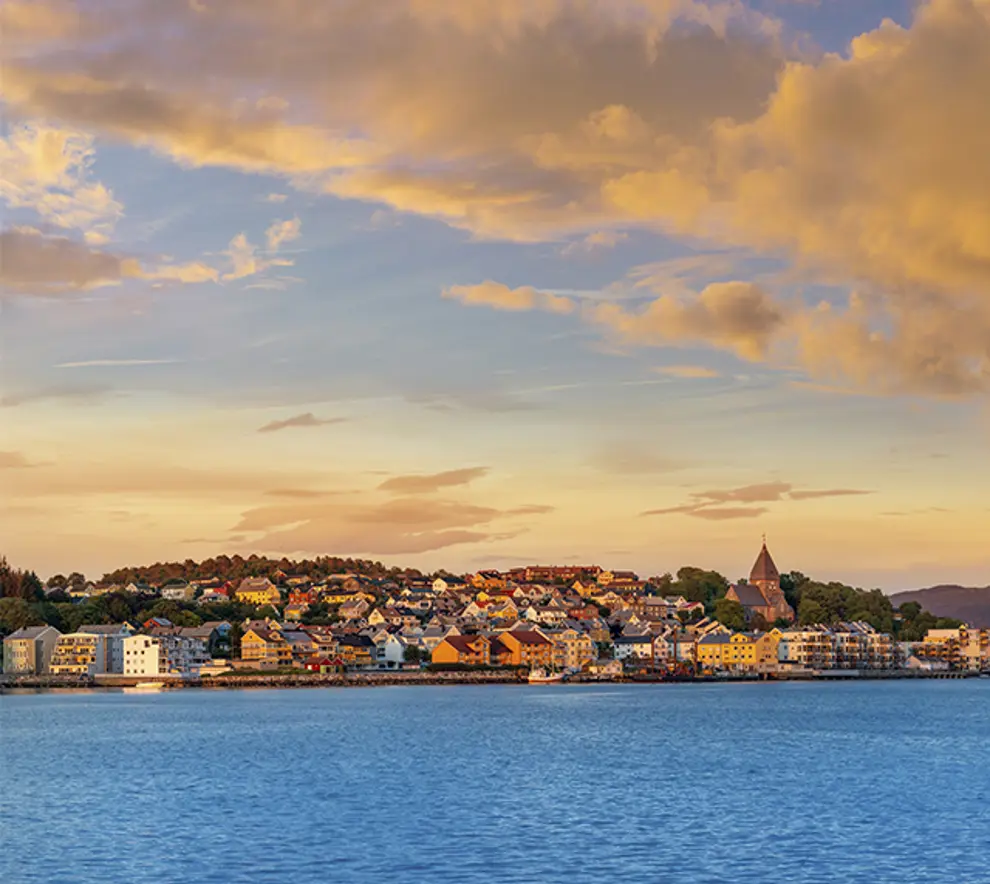 Kristiansund by i solnedgang