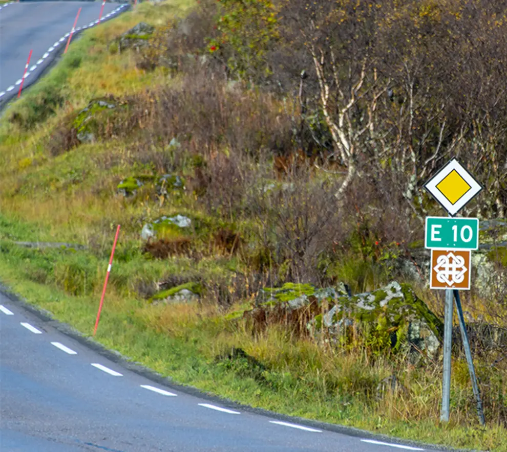 E10