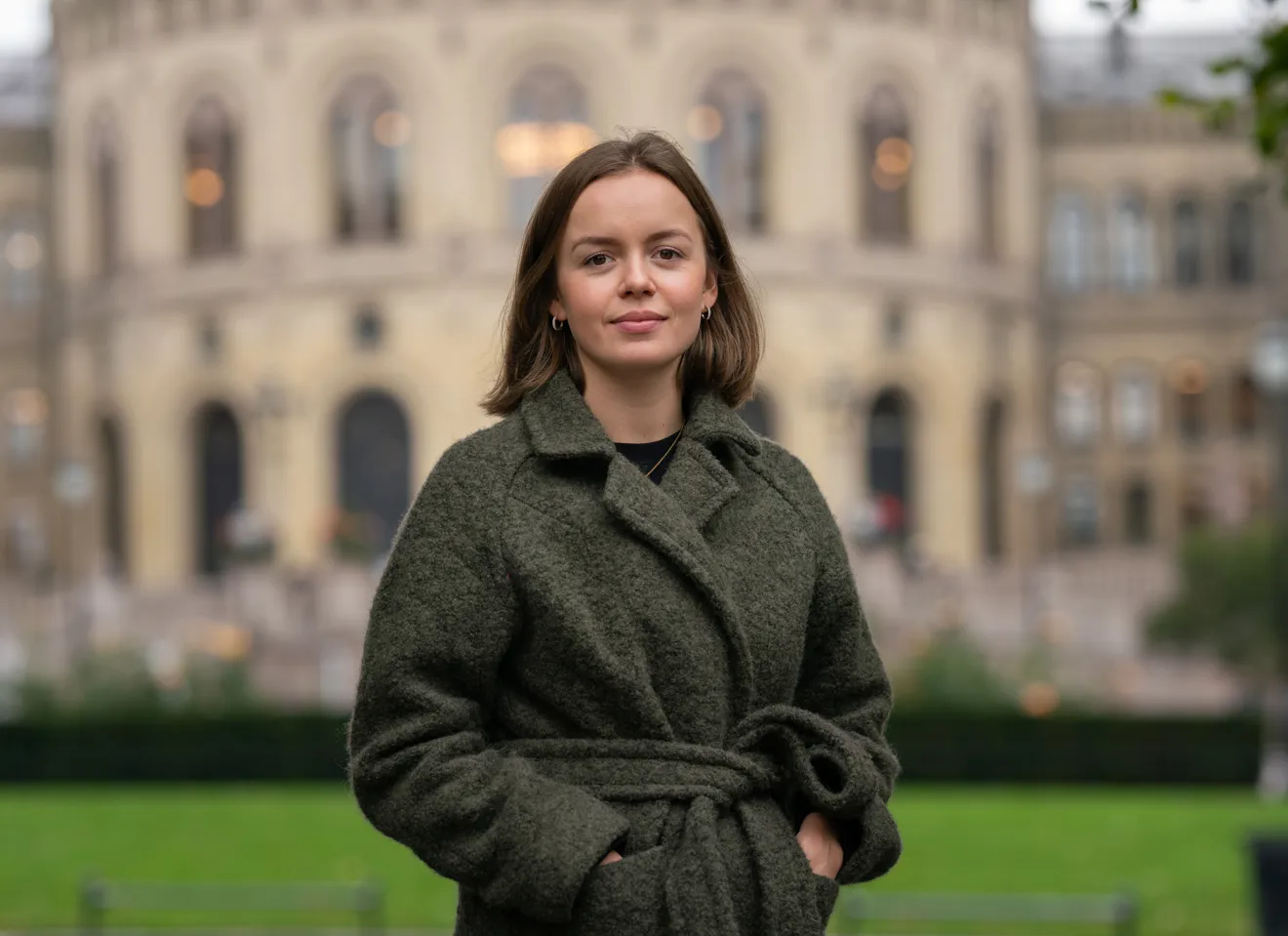 Rebekka Lie foran Stortinget