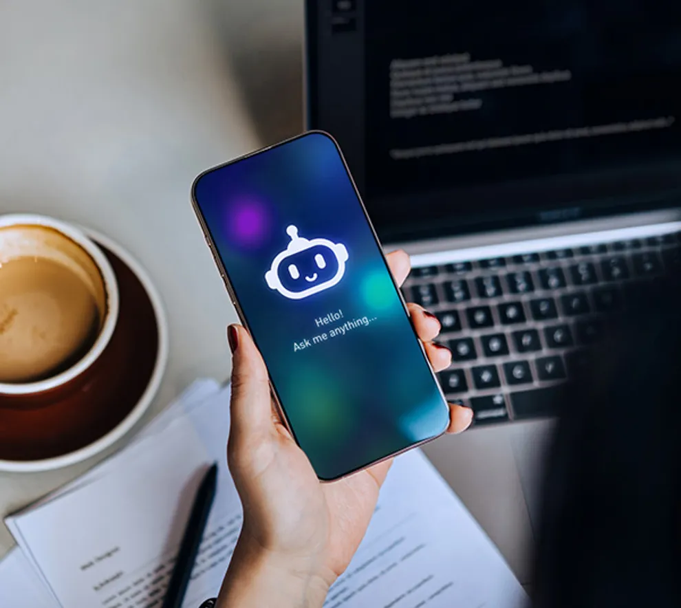 Person som bruker KI