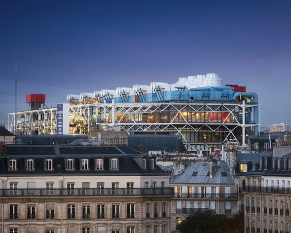 pompidou - arkitektonisk perle med ventilasjon og kanaler utenpå
