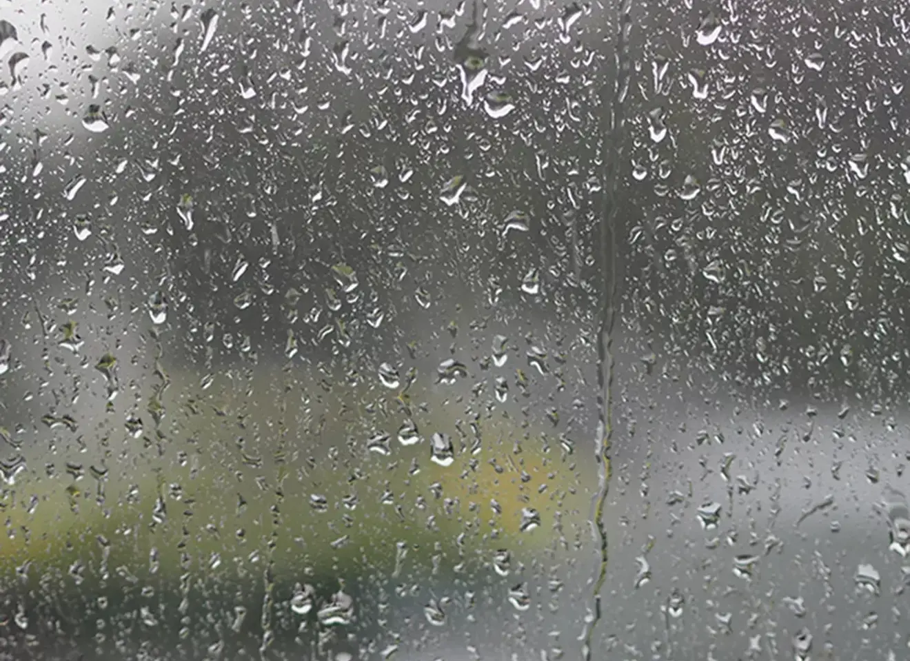 regn på vindusglass