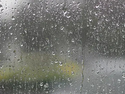 regn på vindusglass