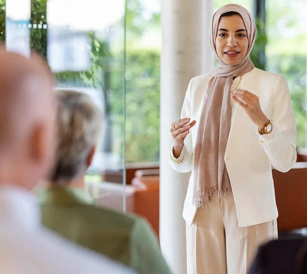 Kvinne som fremfører