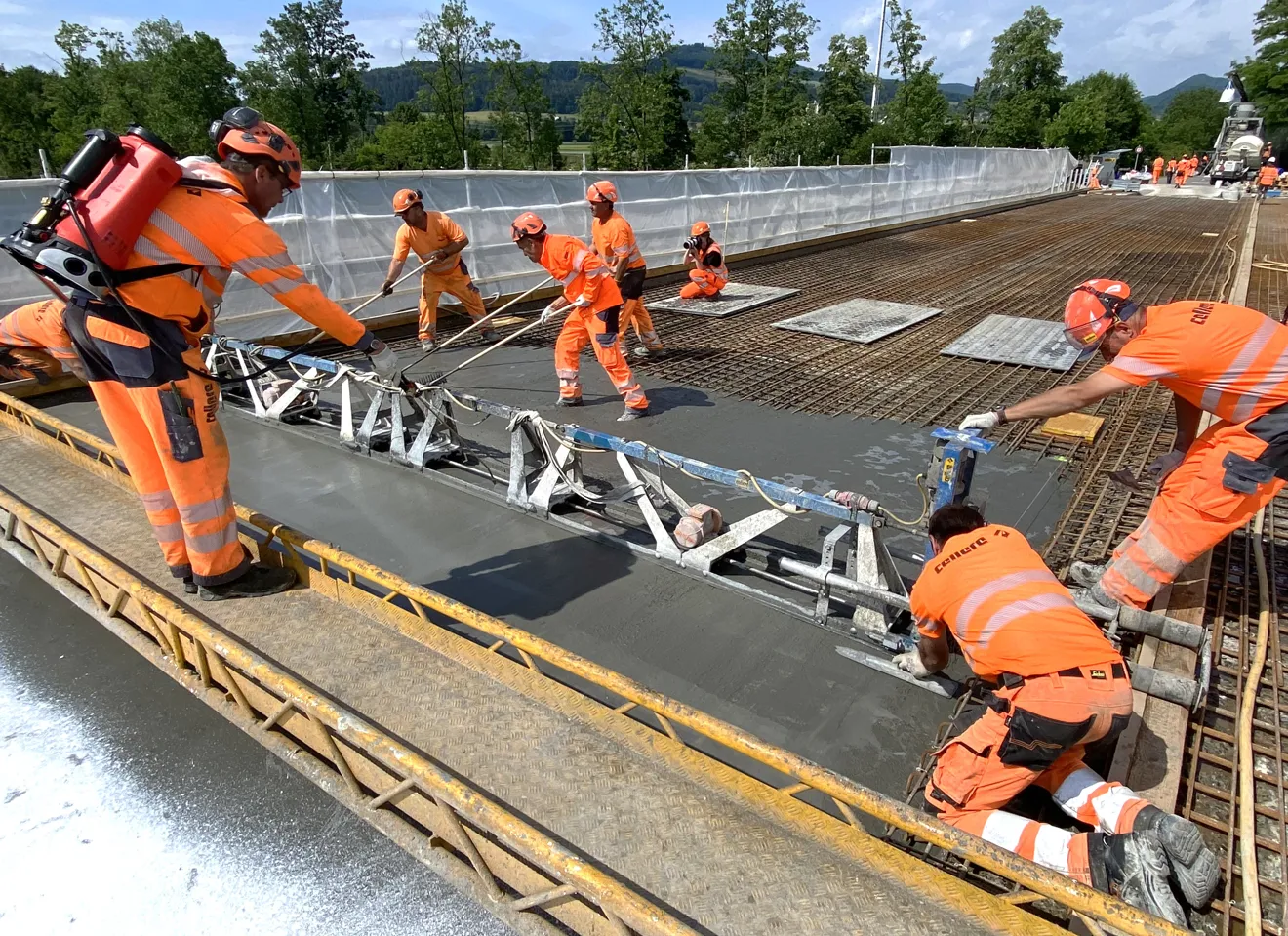 Personer som jobber med betong