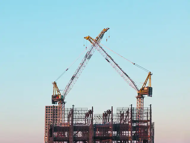 byggeplass med heisekraner