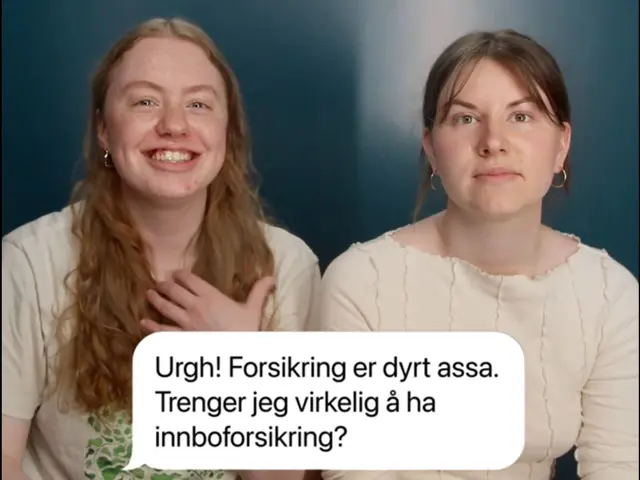 2 jenter snakker om forsikring