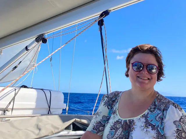 Merete Kaik på seilbåt