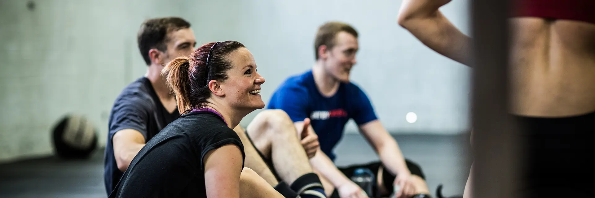 Crossfit gruppeøkt i treningssal