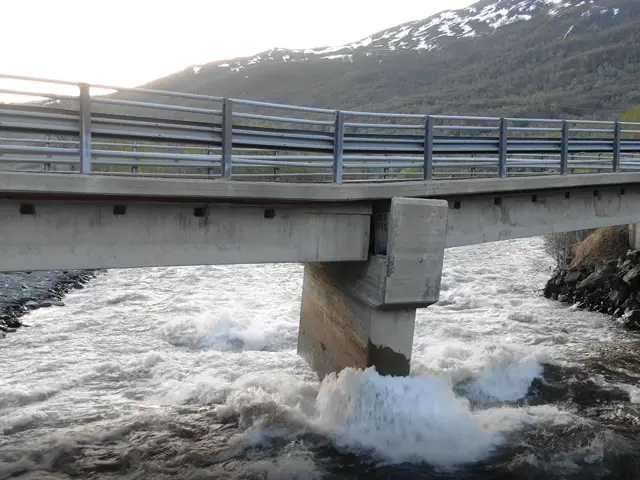 Badderen bru på E6 i Nord-Troms med skader etter flom