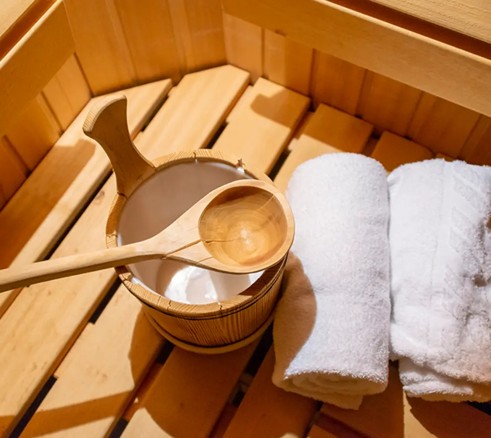 Nærbilde av sauna-utstyr