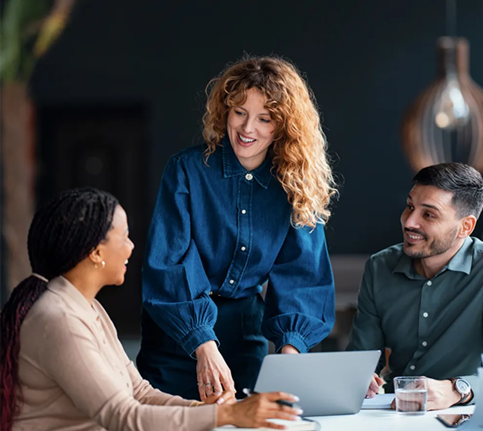 Tre kolleger i samtale