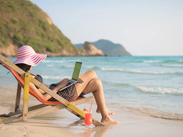 kontorarbeid på stranden