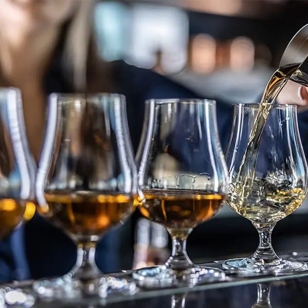 Flere glass med whiskey