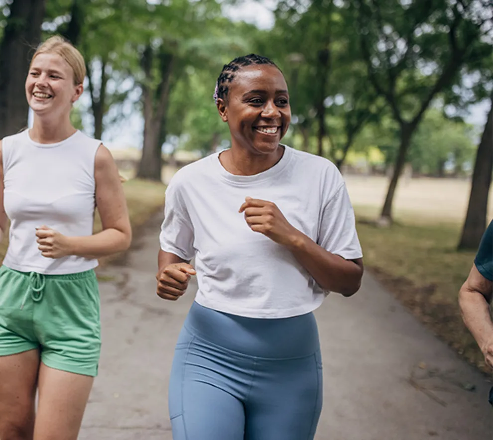 Venner som jogger sammen