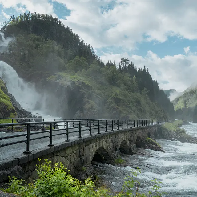 Låtefossen og bro