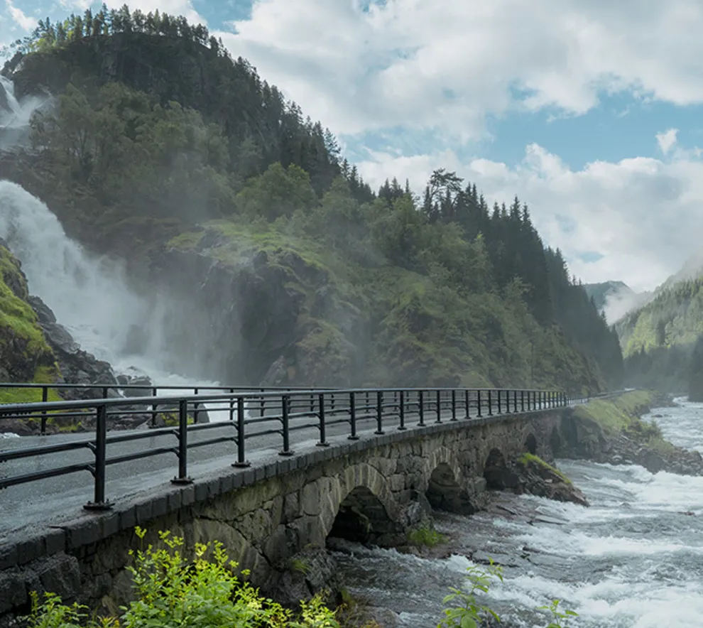 Låtefossen og bro