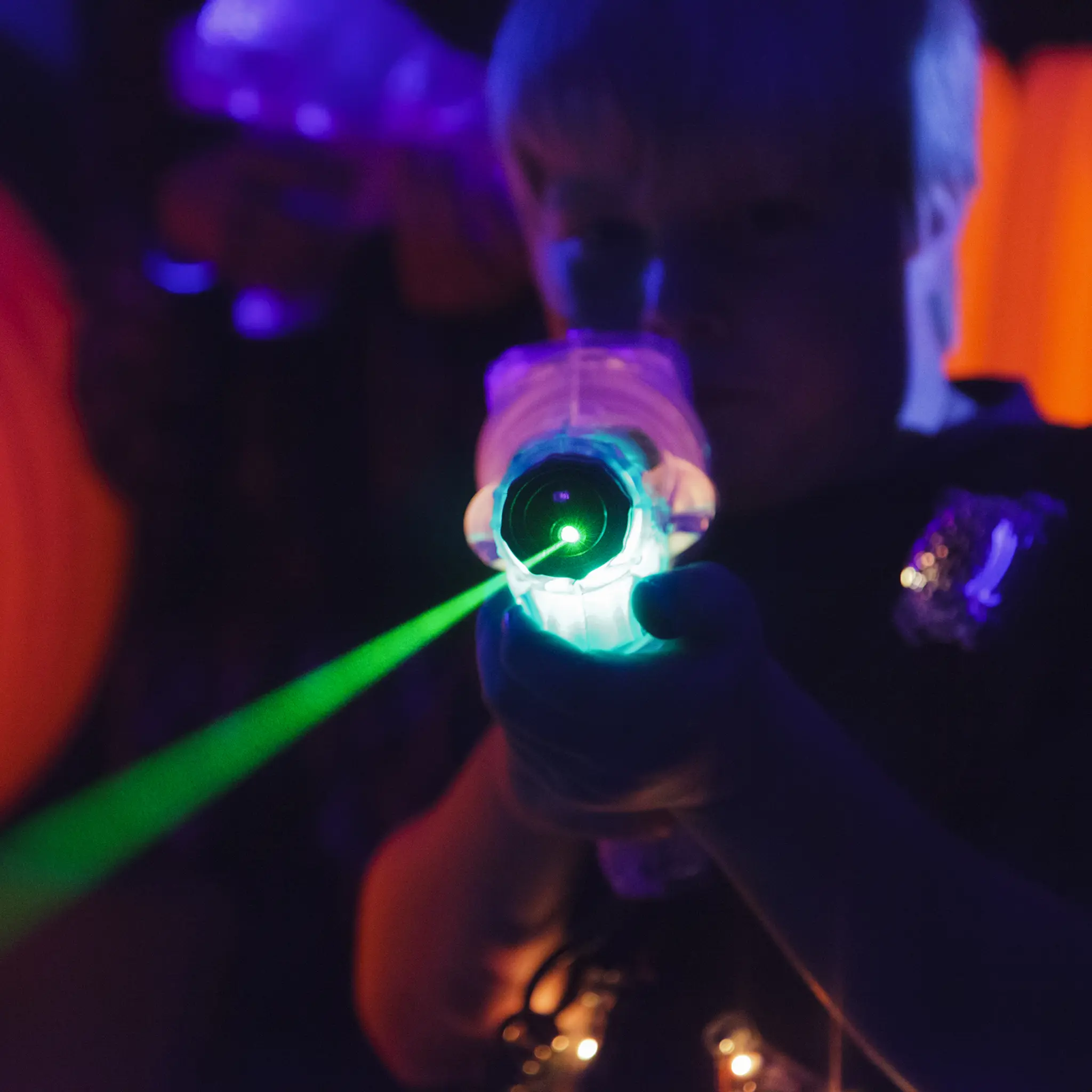 Person som spiller lasertag