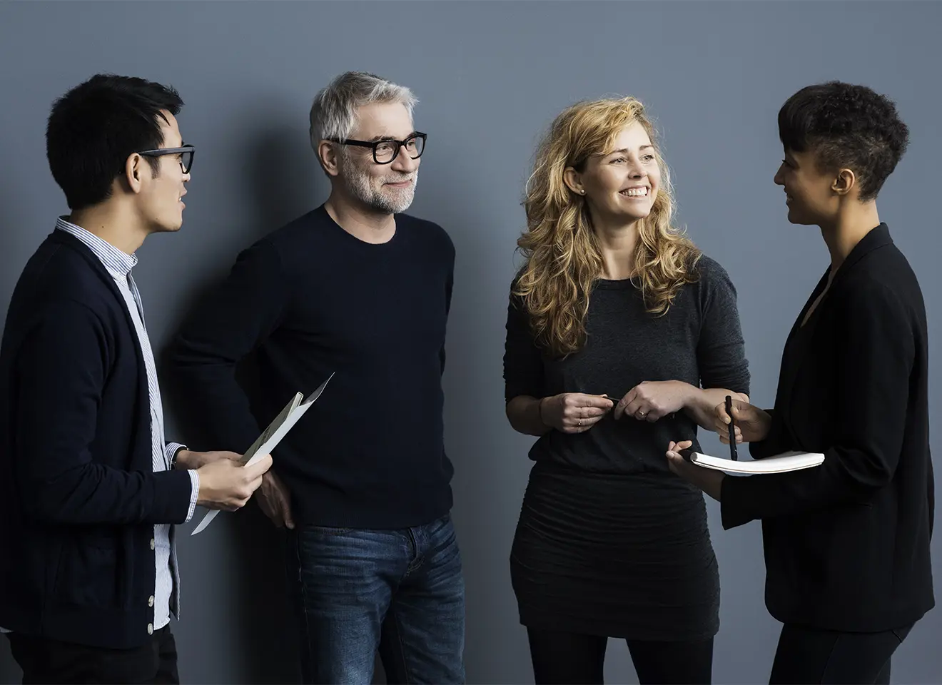 Fire kolleger mingler