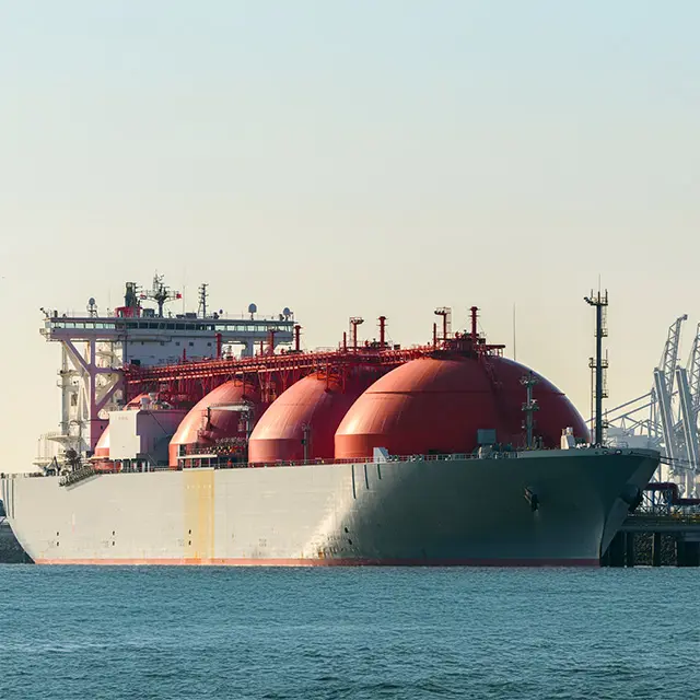 LNG-skip ved havn
