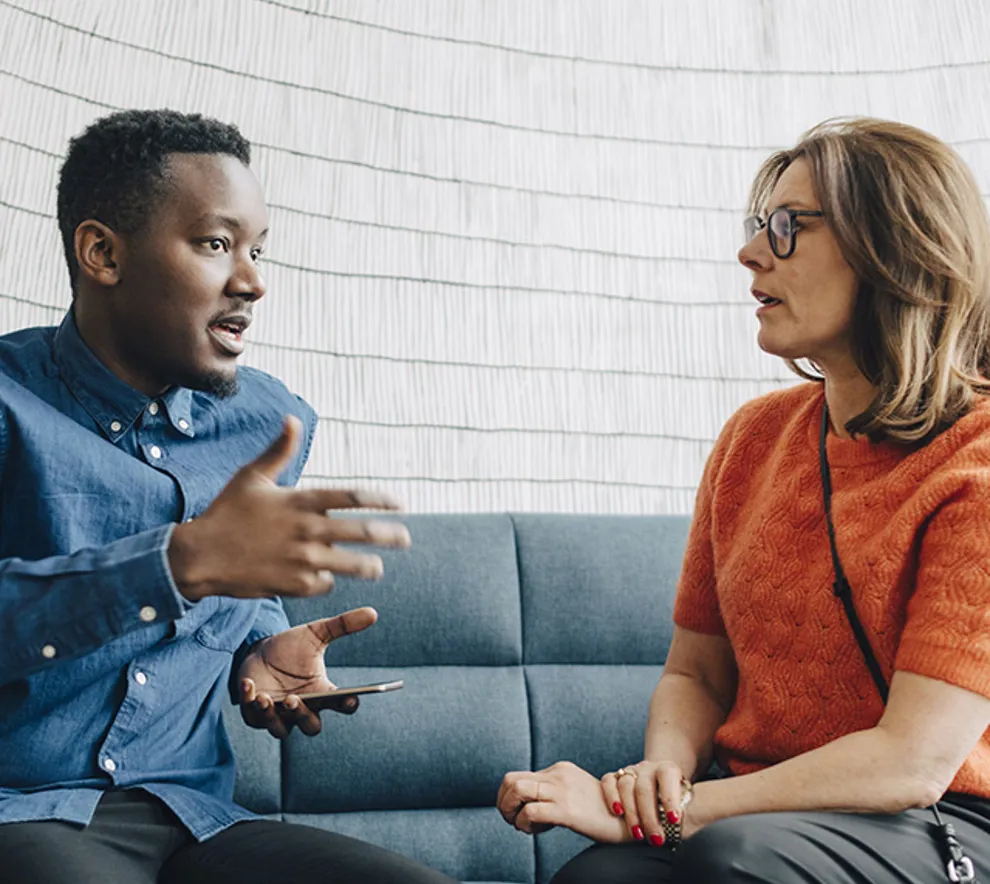 En samtale mellom mann og kvinne