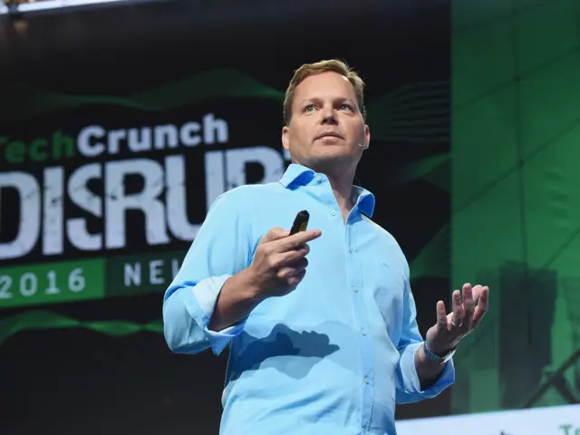 Kittlaus på en scene