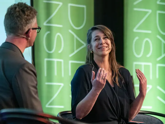 Regissør Tonje Hessen Schei diskuterer iHuman med Inge Harkestad på Lerchendalkonferansen 2020. Fotograf: Jens Petter Larsen