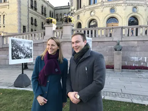 Lise og Sigurd foran Stortinget