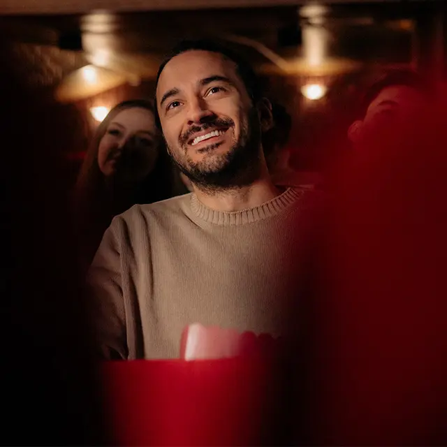 Mann som ser på¨teater