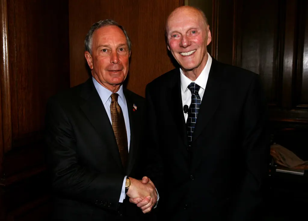 Kavli håndhilser Bloomberg