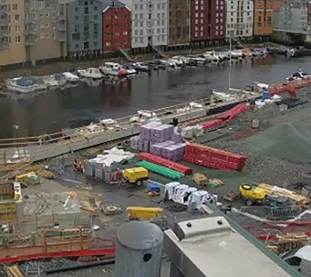 Oversiktsbilde av byggeplassen ved Trondheim Sentralstasjon i forbindelse med bygging av P-hus