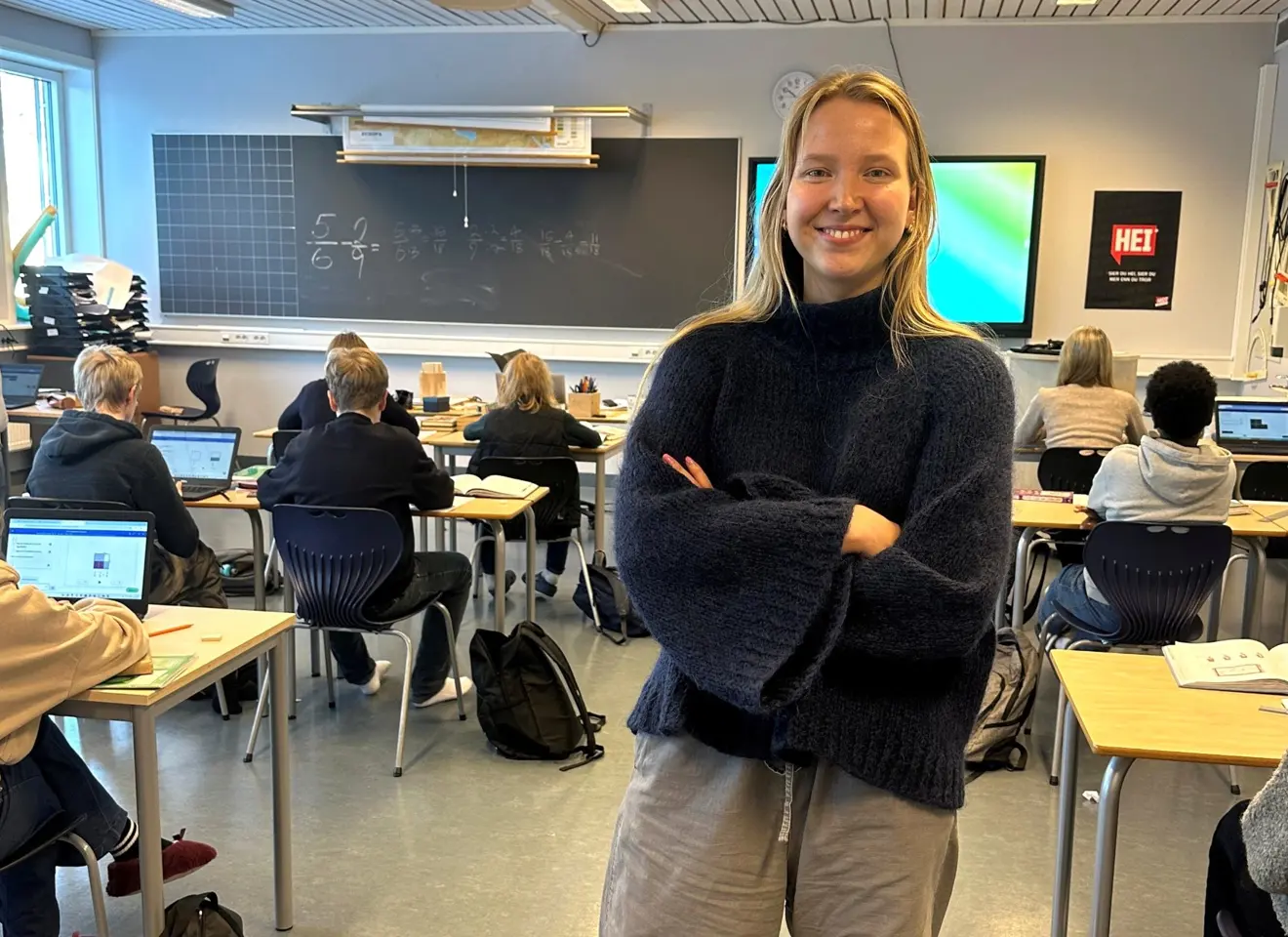 Kvinne i klasserom bredde4