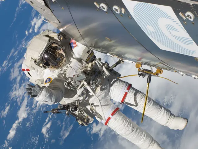 Bilde av en astronaut i verdensrommet
