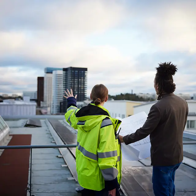 To personer på befaring