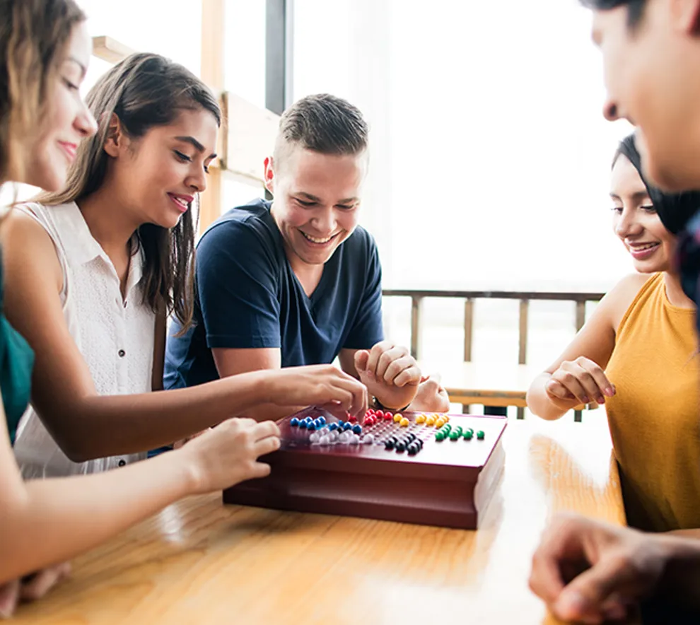 Venner som spiller kinasjakk