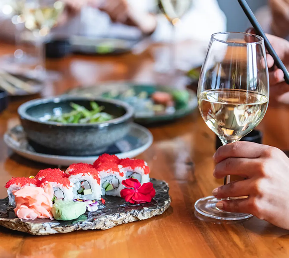 Sushi og vin