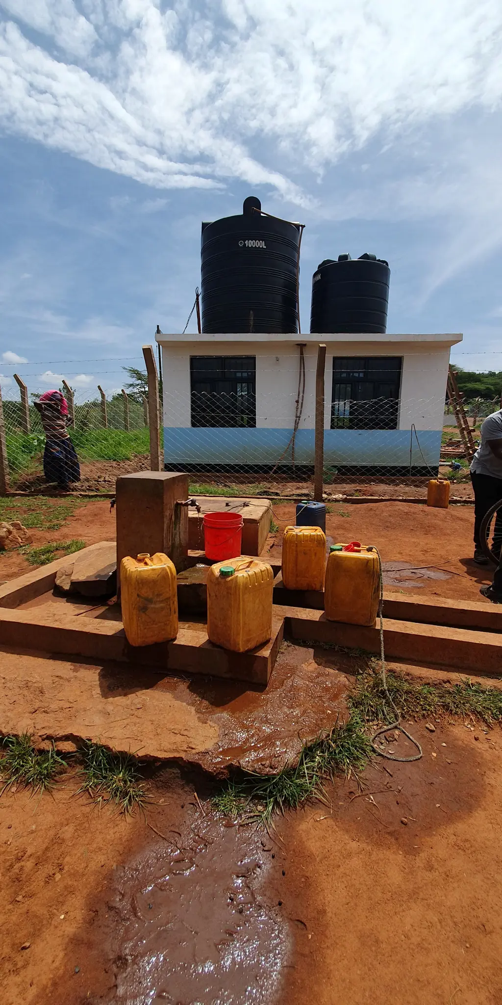 Vanntanker oppå hus