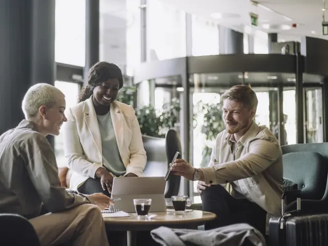 Three  acquaintances in a hotel lobby