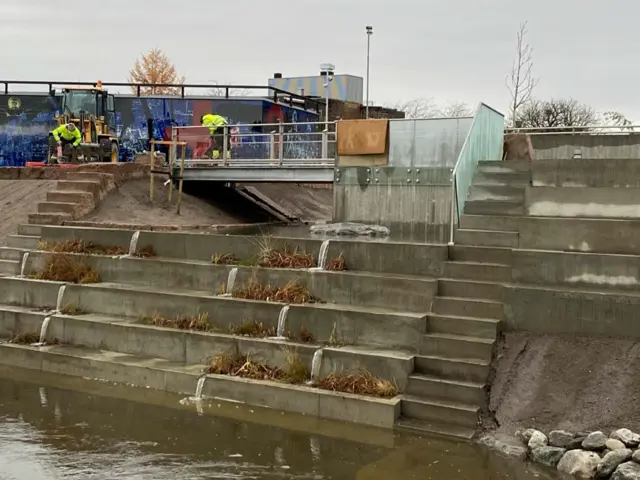 Pumpestasjon i vannkanten