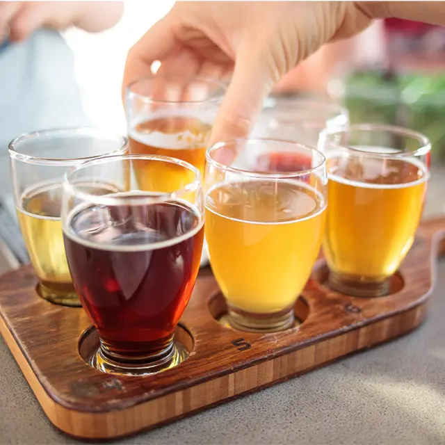 Brett med forskjellige typer øl