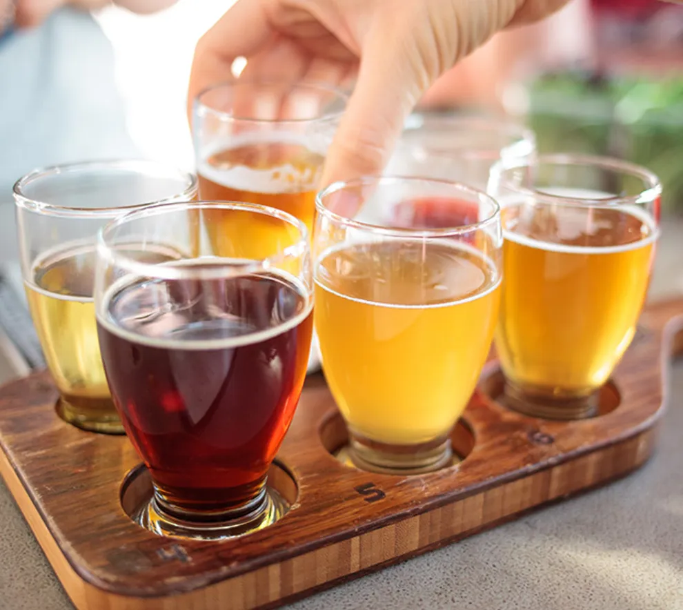 Brett med forskjellige typer øl