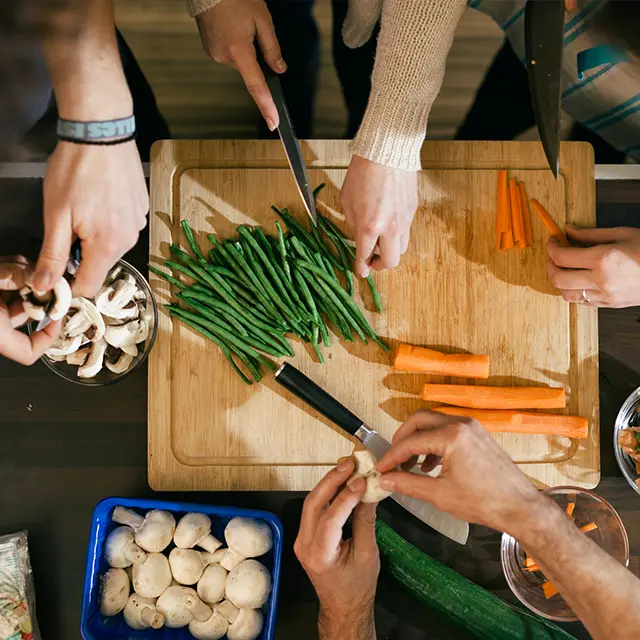 Person som lager mat