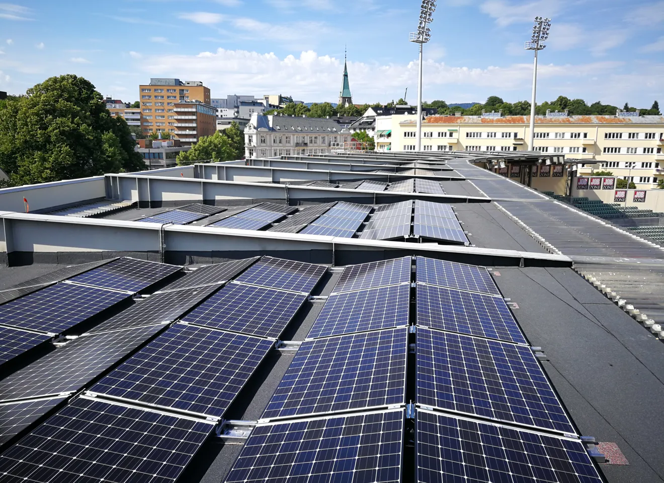 Solcellepaneler på taket av Bislett stadion