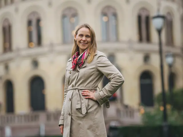 Teknas president foran Stortinget.