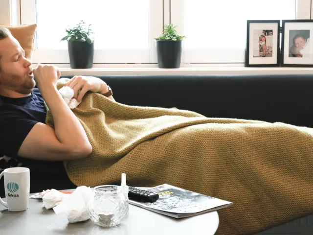 Person som er hjemme fra jobb med sykdom