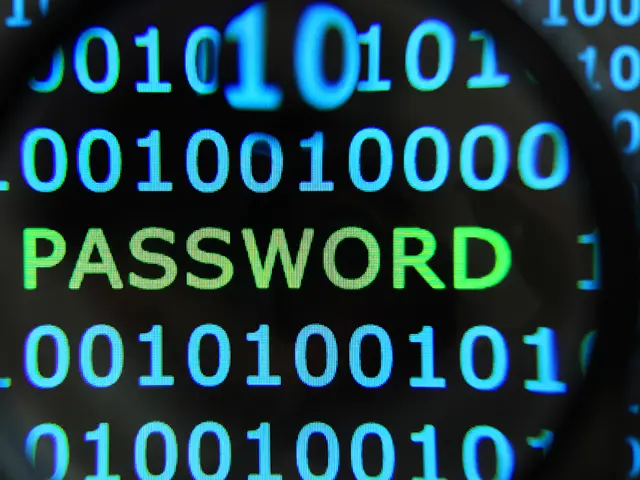 Illustrasjonsbilde av hacking. En skjerm viser null og ett tall